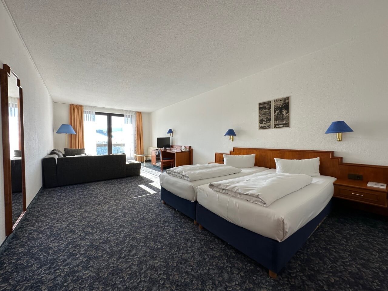 Doppelzimmer Raum komplett mit Doppelbett