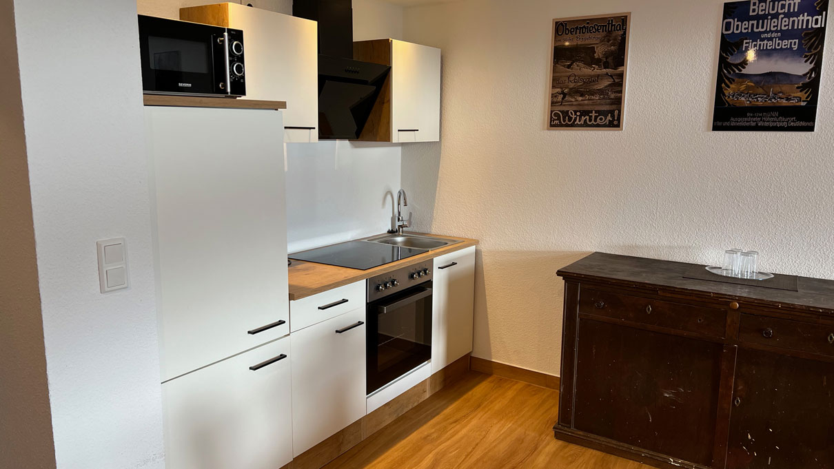 Gesamtansicht Zimmer Küchenzeile