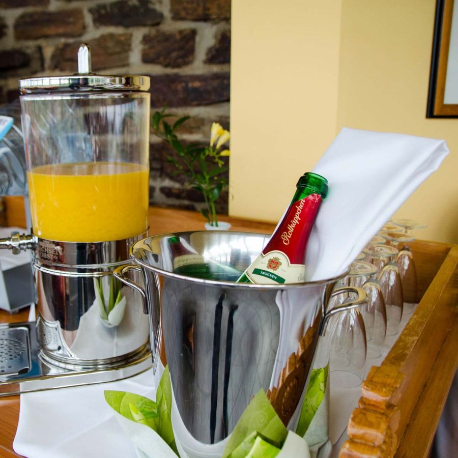 Frühstücksbuffet Sekt und Orangensaft